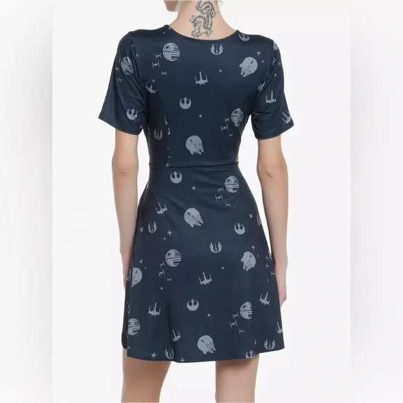 NWOT Her Universe Exclusive Star Wars Icons Tie Front Dress - Picture 2 of 7